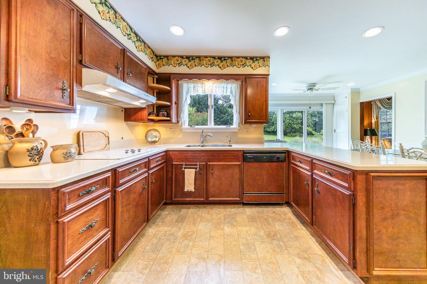 6511 STALLION RD, CLIFTON, Virginia 20124, 6 Bedrooms Bedrooms, ,4 BathroomsBathrooms,Residential,For sale,6511 STALLION RD,VAFX2245050 MLS # VAFX2245050