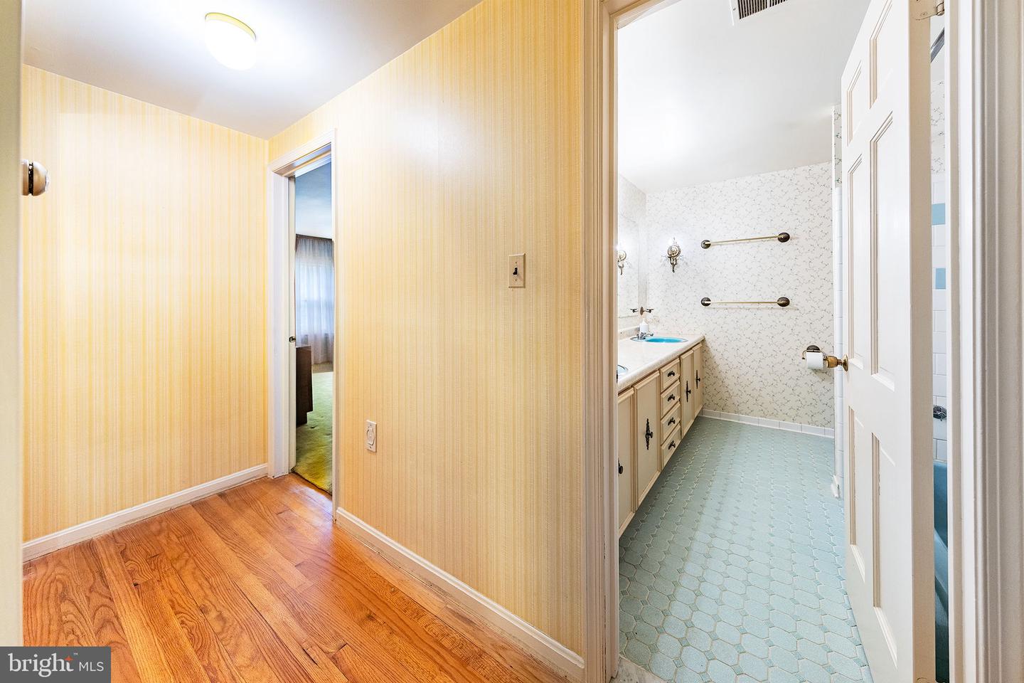 6511 STALLION RD, CLIFTON, Virginia 20124, 6 Bedrooms Bedrooms, ,4 BathroomsBathrooms,Residential,For sale,6511 STALLION RD,VAFX2245050 MLS # VAFX2245050