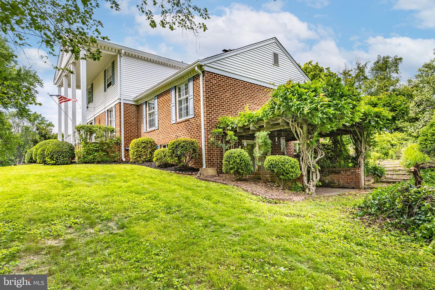 6511 STALLION RD, CLIFTON, Virginia 20124, 6 Bedrooms Bedrooms, ,4 BathroomsBathrooms,Residential,For sale,6511 STALLION RD,VAFX2245050 MLS # VAFX2245050