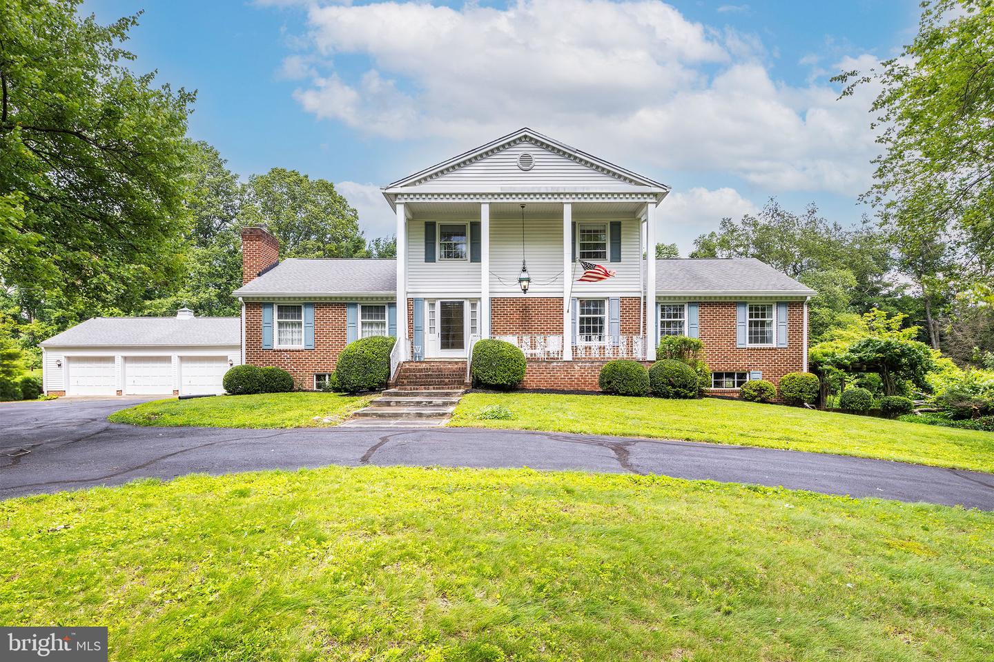 6511 STALLION RD, CLIFTON, Virginia 20124, 6 Bedrooms Bedrooms, ,4 BathroomsBathrooms,Residential,For sale,6511 STALLION RD,VAFX2245050 MLS # VAFX2245050