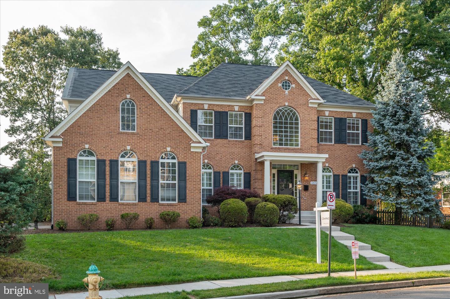 6825 WILLIAMSBURG BLVD, ARLINGTON, Virginia 22213, 6 Bedrooms Bedrooms, ,4 BathroomsBathrooms,Residential,For sale,6825 WILLIAMSBURG BLVD,VAAR2058744 MLS # VAAR2058744