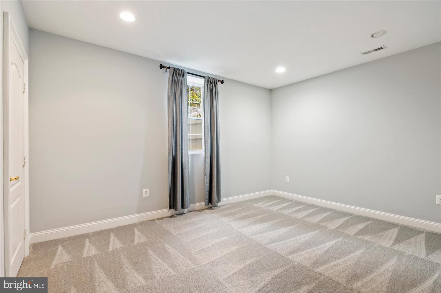 6825 WILLIAMSBURG BLVD, ARLINGTON, Virginia 22213, 6 Bedrooms Bedrooms, ,4 BathroomsBathrooms,Residential,For sale,6825 WILLIAMSBURG BLVD,VAAR2058744 MLS # VAAR2058744
