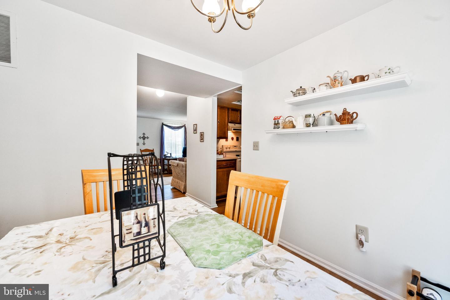 49 HUNTLEY CT, STERLING, Virginia 20165, 3 Bedrooms Bedrooms, ,2 BathroomsBathrooms,Residential,For sale,49 HUNTLEY CT,VALO2098674 MLS # VALO2098674