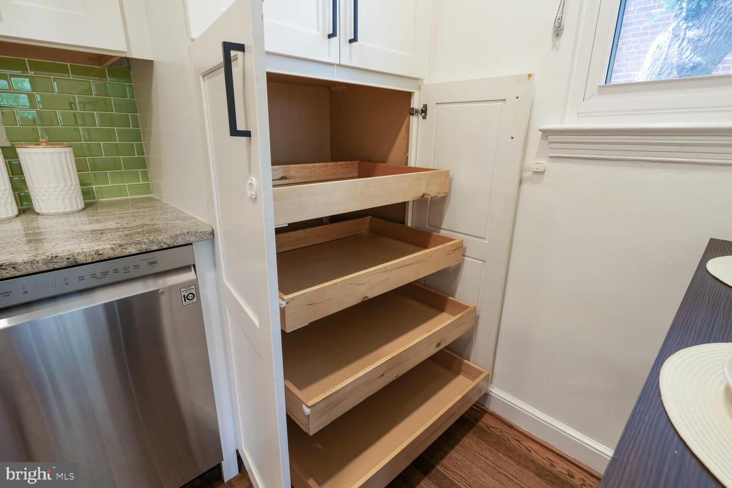11 CLIFFORD AVE, ALEXANDRIA, Virginia 22305, 3 Bedrooms Bedrooms, ,2 BathroomsBathrooms,Residential,For sale,11 CLIFFORD AVE,VAAX2046066 MLS # VAAX2046066