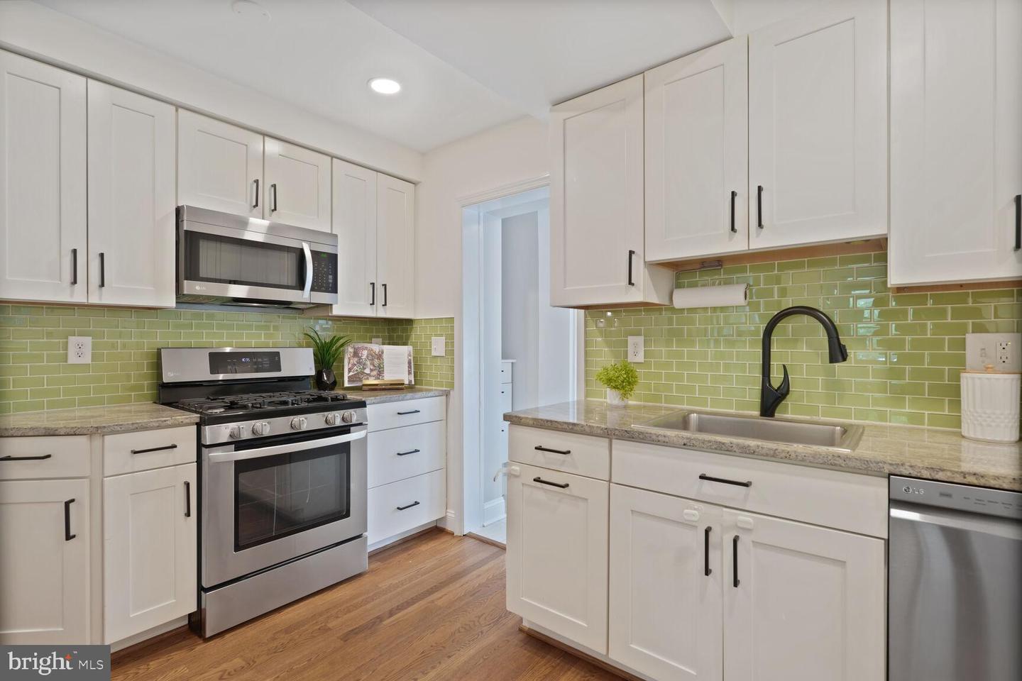 11 CLIFFORD AVE, ALEXANDRIA, Virginia 22305, 3 Bedrooms Bedrooms, ,2 BathroomsBathrooms,Residential,For sale,11 CLIFFORD AVE,VAAX2046066 MLS # VAAX2046066