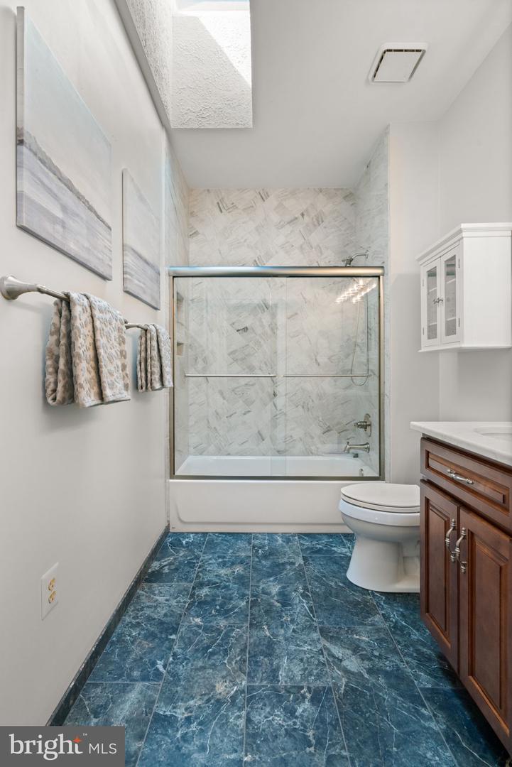 6410 NOBLE ROCK CT, CLIFTON, Virginia 20124, 5 Bedrooms Bedrooms, ,3 BathroomsBathrooms,Residential,For sale,6410 NOBLE ROCK CT,VAFX2245722 MLS # VAFX2245722