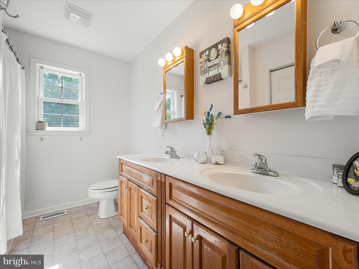 98 ROYALWOOD DR, WOODSTOCK, Virginia 22664, 4 Bedrooms Bedrooms, ,3 BathroomsBathrooms,Residential,For sale,98 ROYALWOOD DR,VASH2011658 MLS # VASH2011658