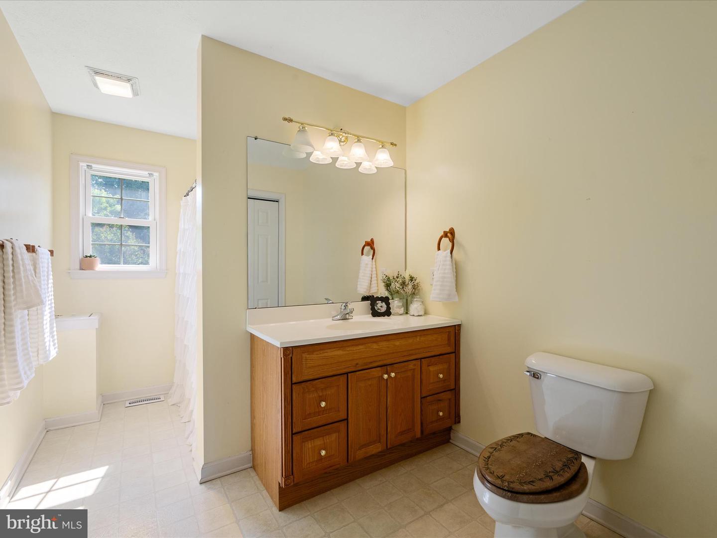 98 ROYALWOOD DR, WOODSTOCK, Virginia 22664, 4 Bedrooms Bedrooms, ,3 BathroomsBathrooms,Residential,For sale,98 ROYALWOOD DR,VASH2011658 MLS # VASH2011658