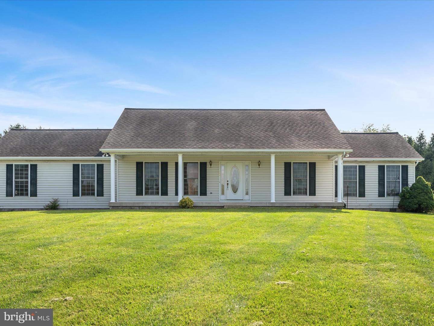 98 ROYALWOOD DR, WOODSTOCK, Virginia 22664, 4 Bedrooms Bedrooms, ,3 BathroomsBathrooms,Residential,For sale,98 ROYALWOOD DR,VASH2011658 MLS # VASH2011658