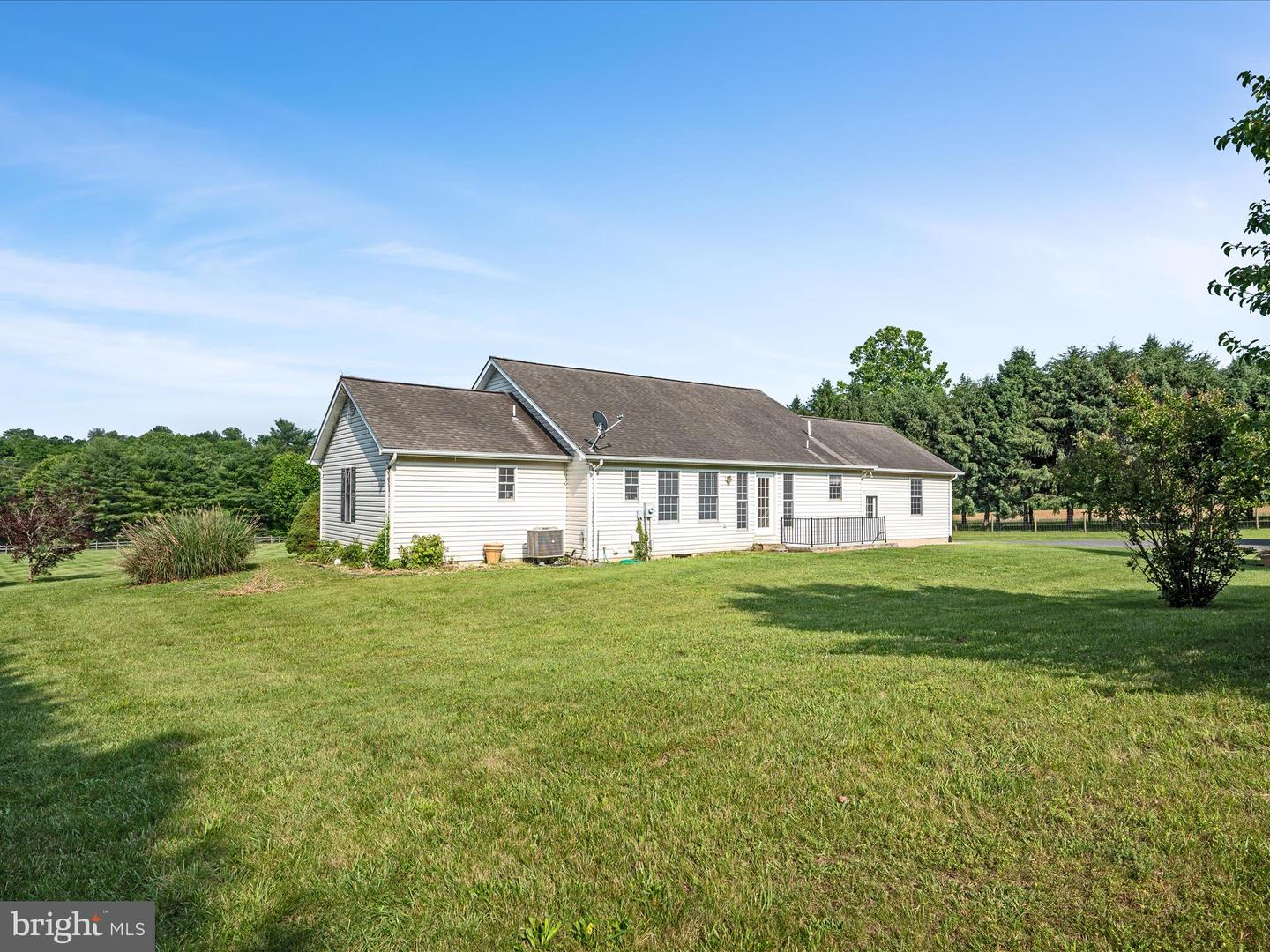 98 ROYALWOOD DR, WOODSTOCK, Virginia 22664, 4 Bedrooms Bedrooms, ,3 BathroomsBathrooms,Residential,For sale,98 ROYALWOOD DR,VASH2011658 MLS # VASH2011658