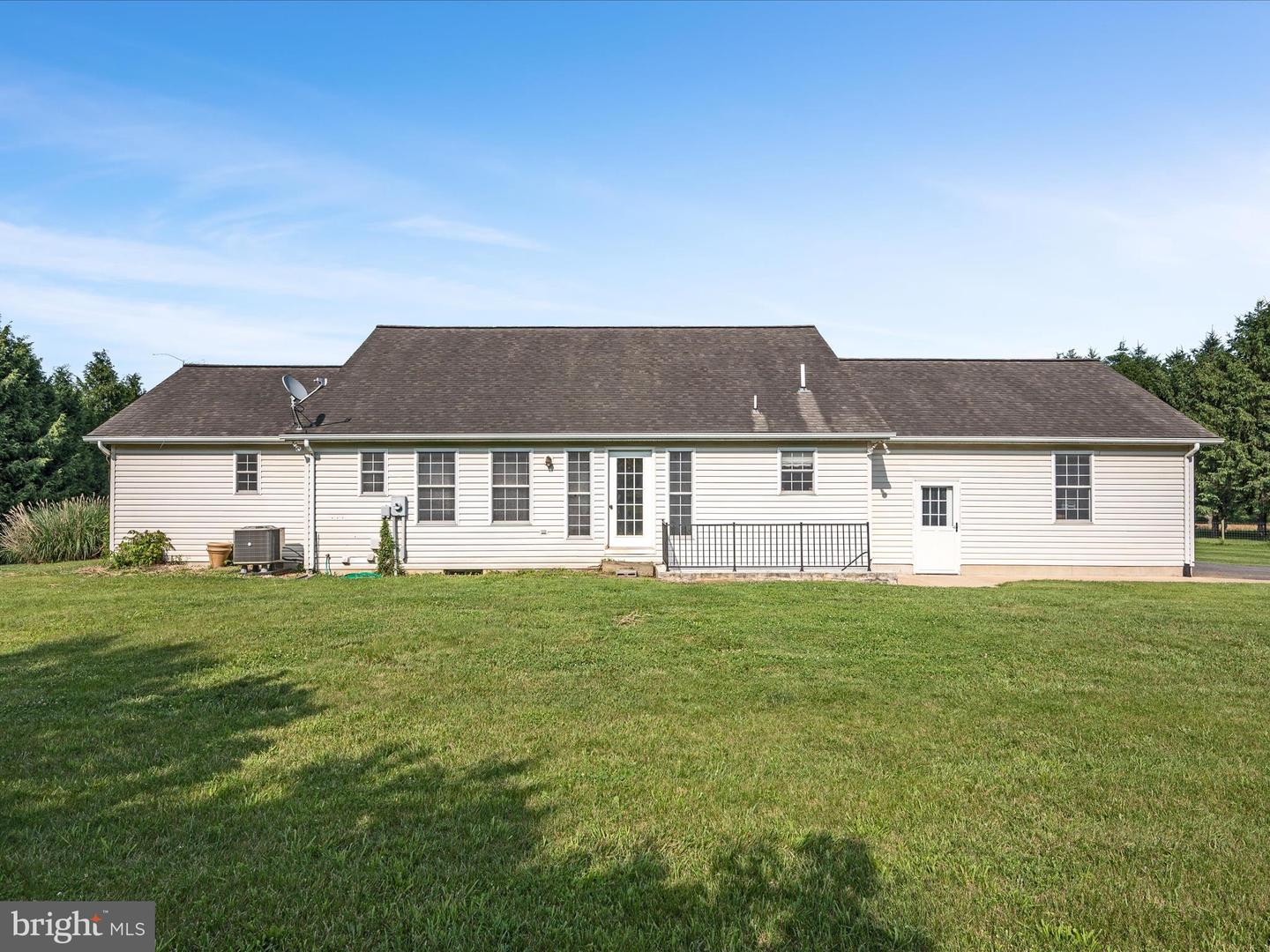 98 ROYALWOOD DR, WOODSTOCK, Virginia 22664, 4 Bedrooms Bedrooms, ,3 BathroomsBathrooms,Residential,For sale,98 ROYALWOOD DR,VASH2011658 MLS # VASH2011658