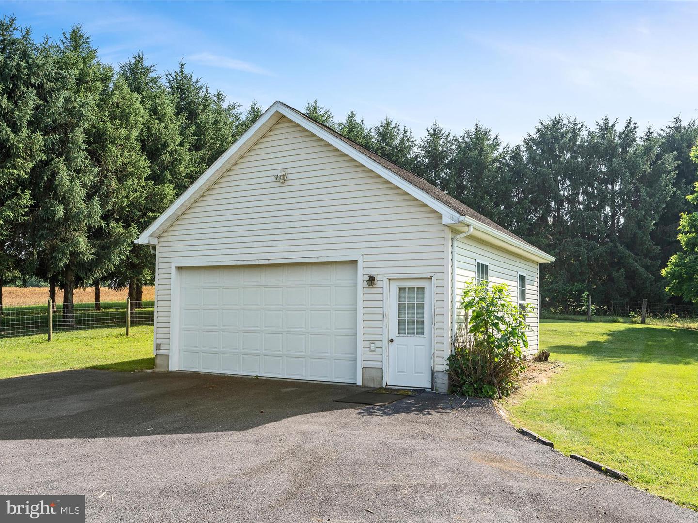 98 ROYALWOOD DR, WOODSTOCK, Virginia 22664, 4 Bedrooms Bedrooms, ,3 BathroomsBathrooms,Residential,For sale,98 ROYALWOOD DR,VASH2011658 MLS # VASH2011658