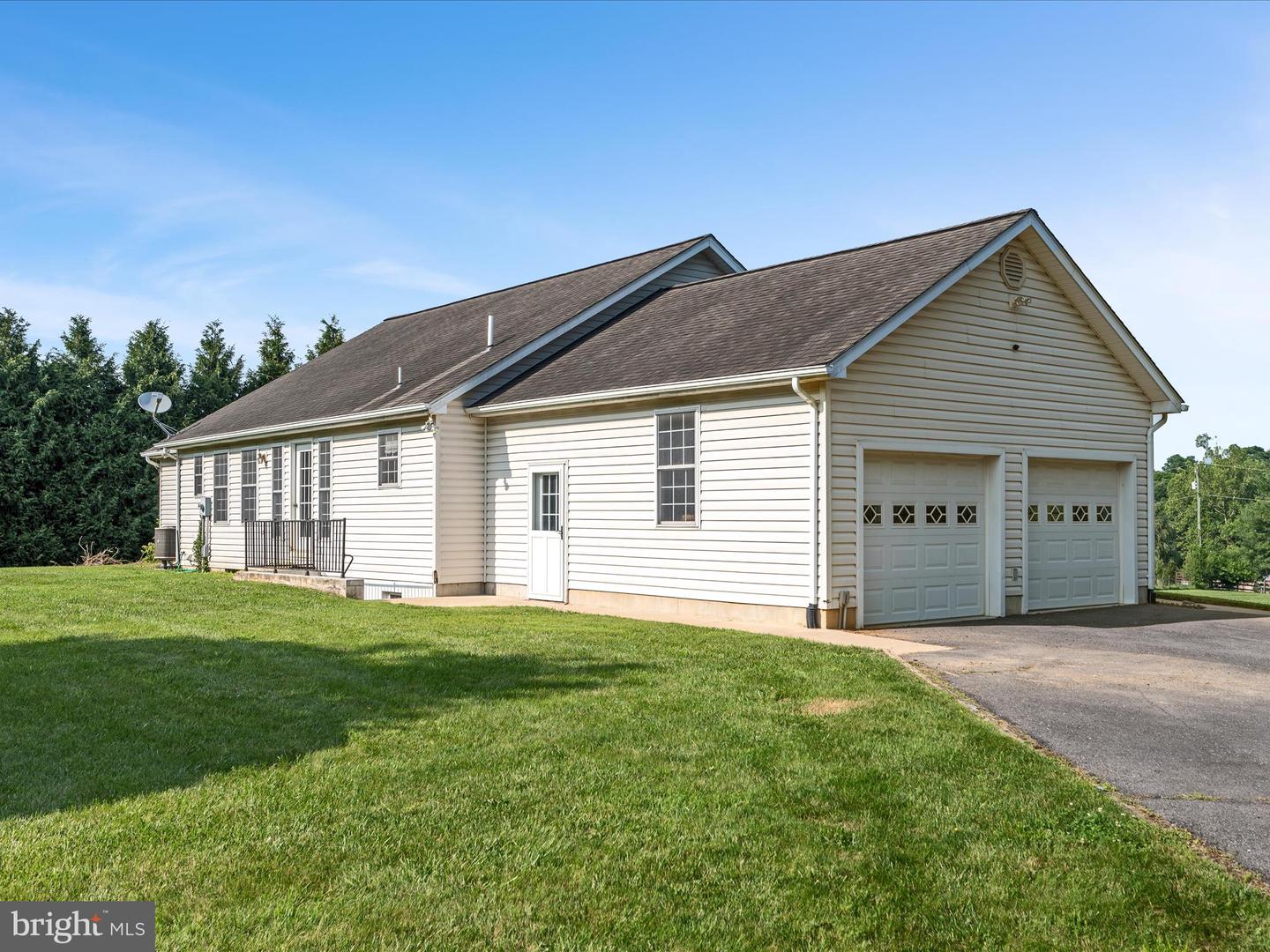 98 ROYALWOOD DR, WOODSTOCK, Virginia 22664, 4 Bedrooms Bedrooms, ,3 BathroomsBathrooms,Residential,For sale,98 ROYALWOOD DR,VASH2011658 MLS # VASH2011658