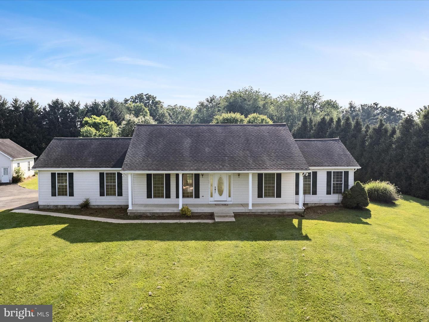 98 ROYALWOOD DR, WOODSTOCK, Virginia 22664, 4 Bedrooms Bedrooms, ,3 BathroomsBathrooms,Residential,For sale,98 ROYALWOOD DR,VASH2011658 MLS # VASH2011658