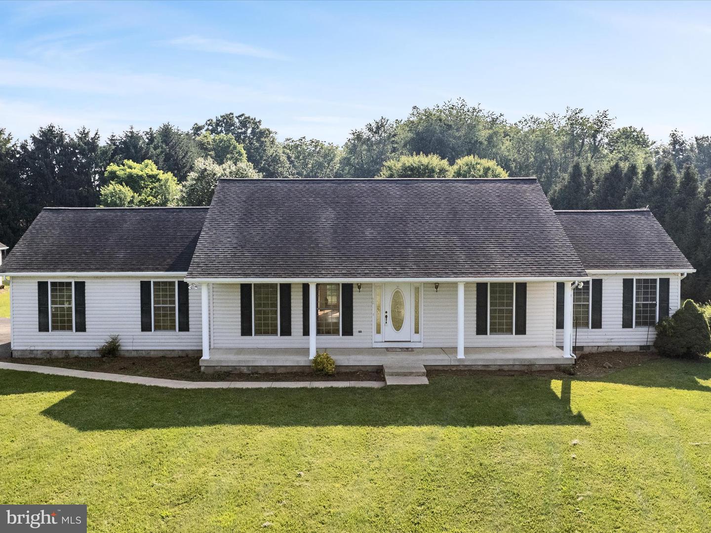98 ROYALWOOD DR, WOODSTOCK, Virginia 22664, 4 Bedrooms Bedrooms, ,3 BathroomsBathrooms,Residential,For sale,98 ROYALWOOD DR,VASH2011658 MLS # VASH2011658