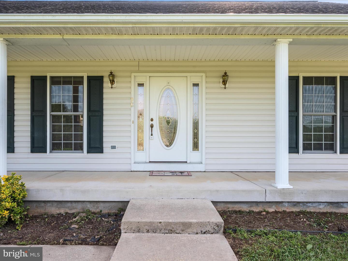 98 ROYALWOOD DR, WOODSTOCK, Virginia 22664, 4 Bedrooms Bedrooms, ,3 BathroomsBathrooms,Residential,For sale,98 ROYALWOOD DR,VASH2011658 MLS # VASH2011658