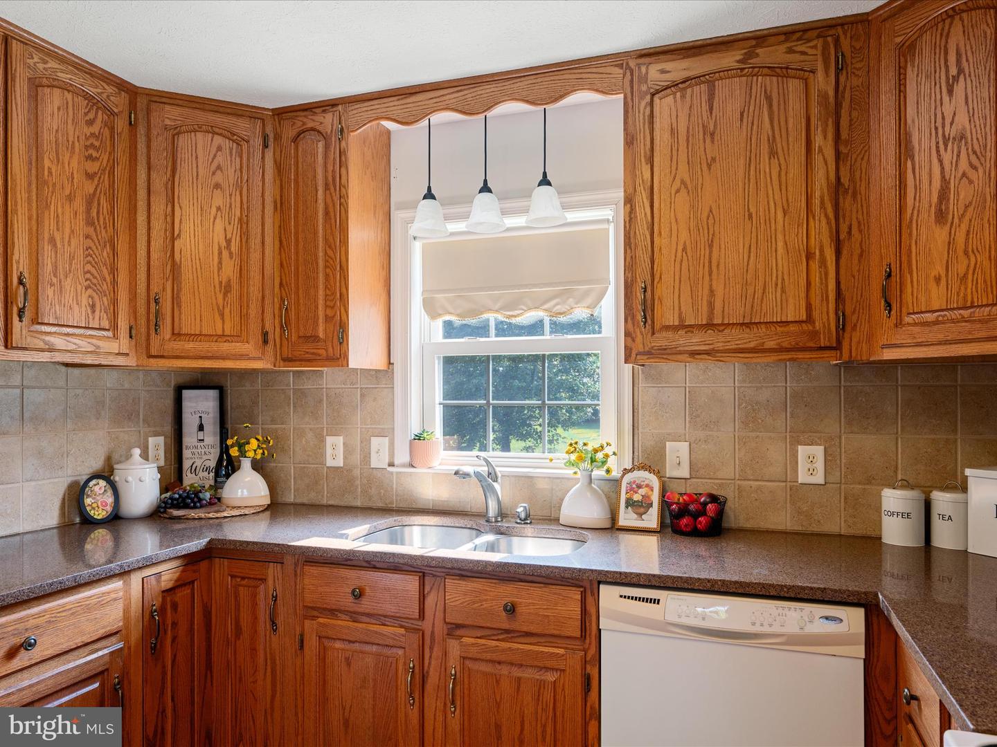 98 ROYALWOOD DR, WOODSTOCK, Virginia 22664, 4 Bedrooms Bedrooms, ,3 BathroomsBathrooms,Residential,For sale,98 ROYALWOOD DR,VASH2011658 MLS # VASH2011658