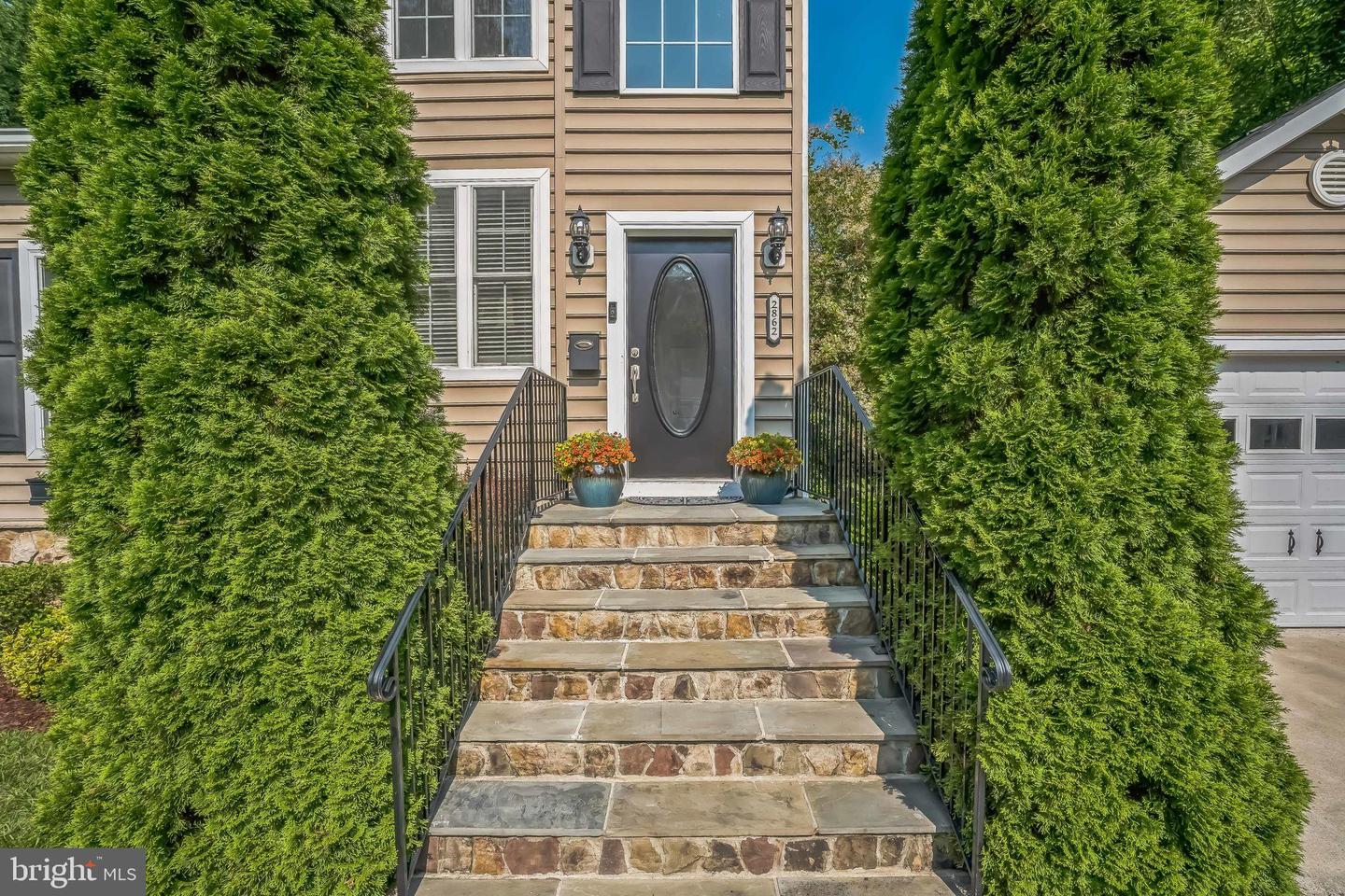 2862 ROSEMARY LN, FALLS CHURCH, Virginia 22042, 4 Bedrooms Bedrooms, ,3 BathroomsBathrooms,Residential,For sale,2862 ROSEMARY LN,VAFX2246100 MLS # VAFX2246100