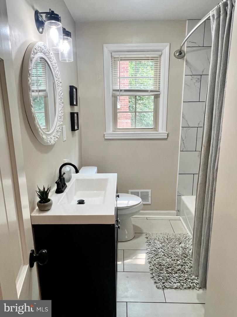 2227 RIDGEWOOD DRIVE, LYNCHBURG, Virginia 24503, 5 Bedrooms Bedrooms, ,2 BathroomsBathrooms,Residential,For sale,2227 RIDGEWOOD DRIVE,VALY2000038 MLS # VALY2000038