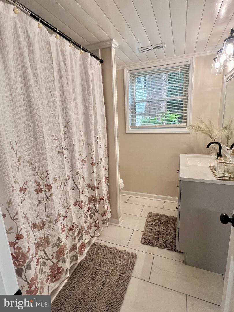 2227 RIDGEWOOD DRIVE, LYNCHBURG, Virginia 24503, 5 Bedrooms Bedrooms, ,2 BathroomsBathrooms,Residential,For sale,2227 RIDGEWOOD DRIVE,VALY2000038 MLS # VALY2000038