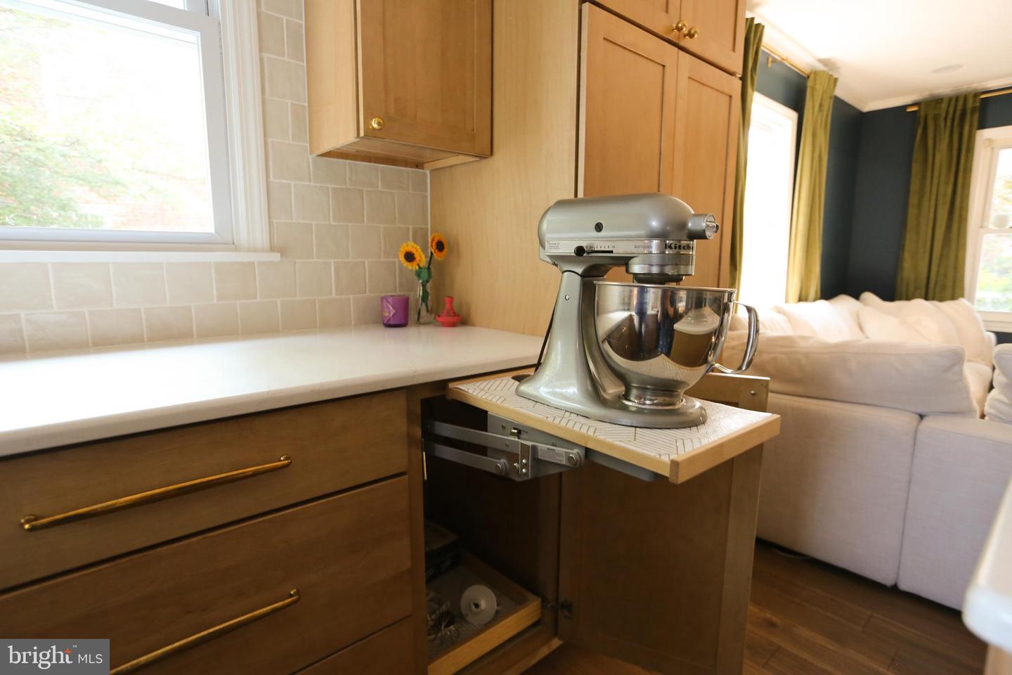 2707 FAIRHAVEN AVE, ALEXANDRIA, Virginia 22303, 2 Bedrooms Bedrooms, ,2 BathroomsBathrooms,Residential,For sale,2707 FAIRHAVEN AVE,VAFX2246002 MLS # VAFX2246002