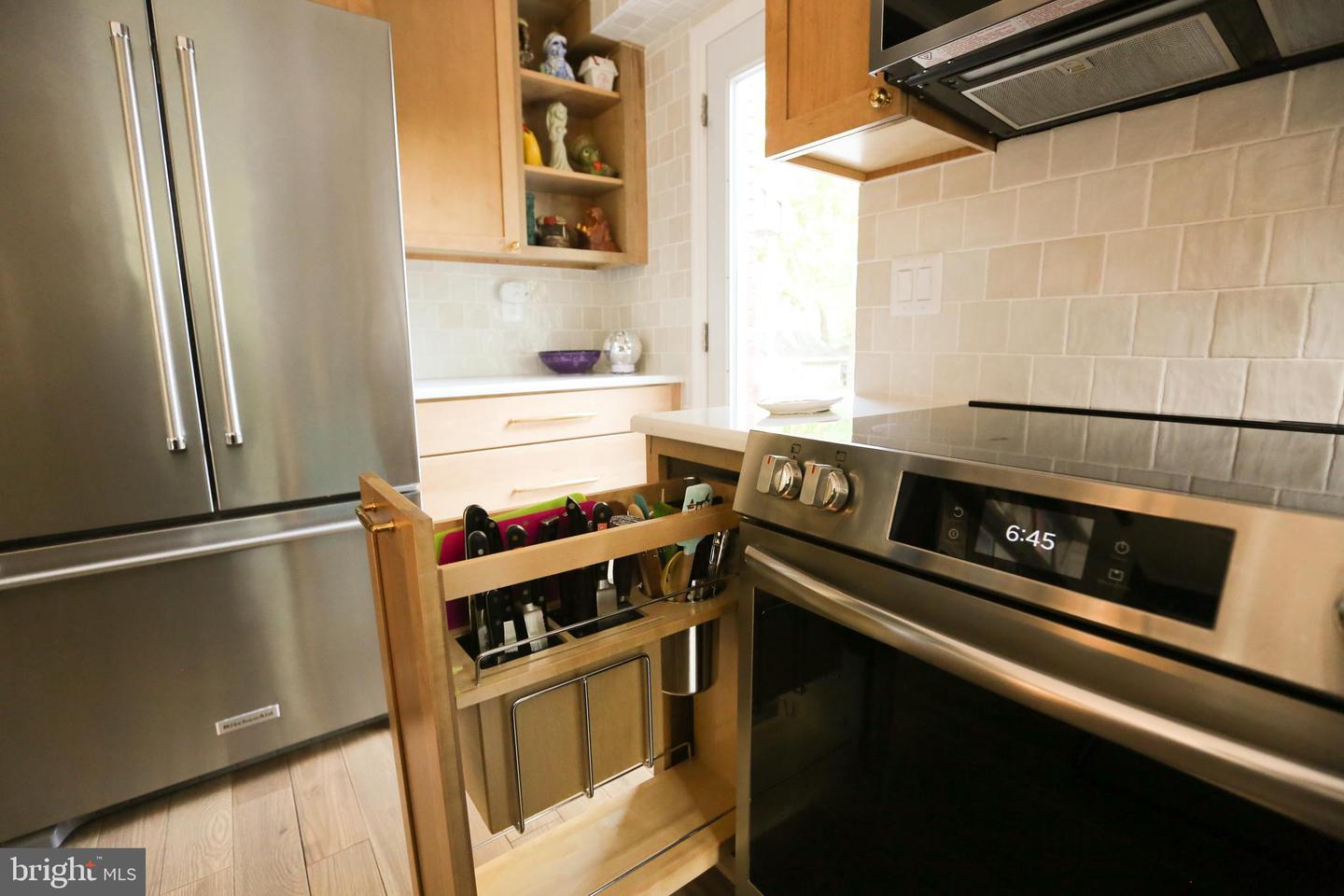 2707 FAIRHAVEN AVE, ALEXANDRIA, Virginia 22303, 2 Bedrooms Bedrooms, ,2 BathroomsBathrooms,Residential,For sale,2707 FAIRHAVEN AVE,VAFX2246002 MLS # VAFX2246002