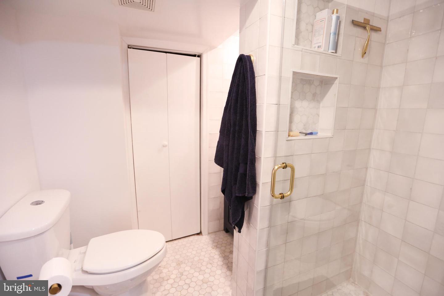 2707 FAIRHAVEN AVE, ALEXANDRIA, Virginia 22303, 2 Bedrooms Bedrooms, ,2 BathroomsBathrooms,Residential,For sale,2707 FAIRHAVEN AVE,VAFX2246002 MLS # VAFX2246002