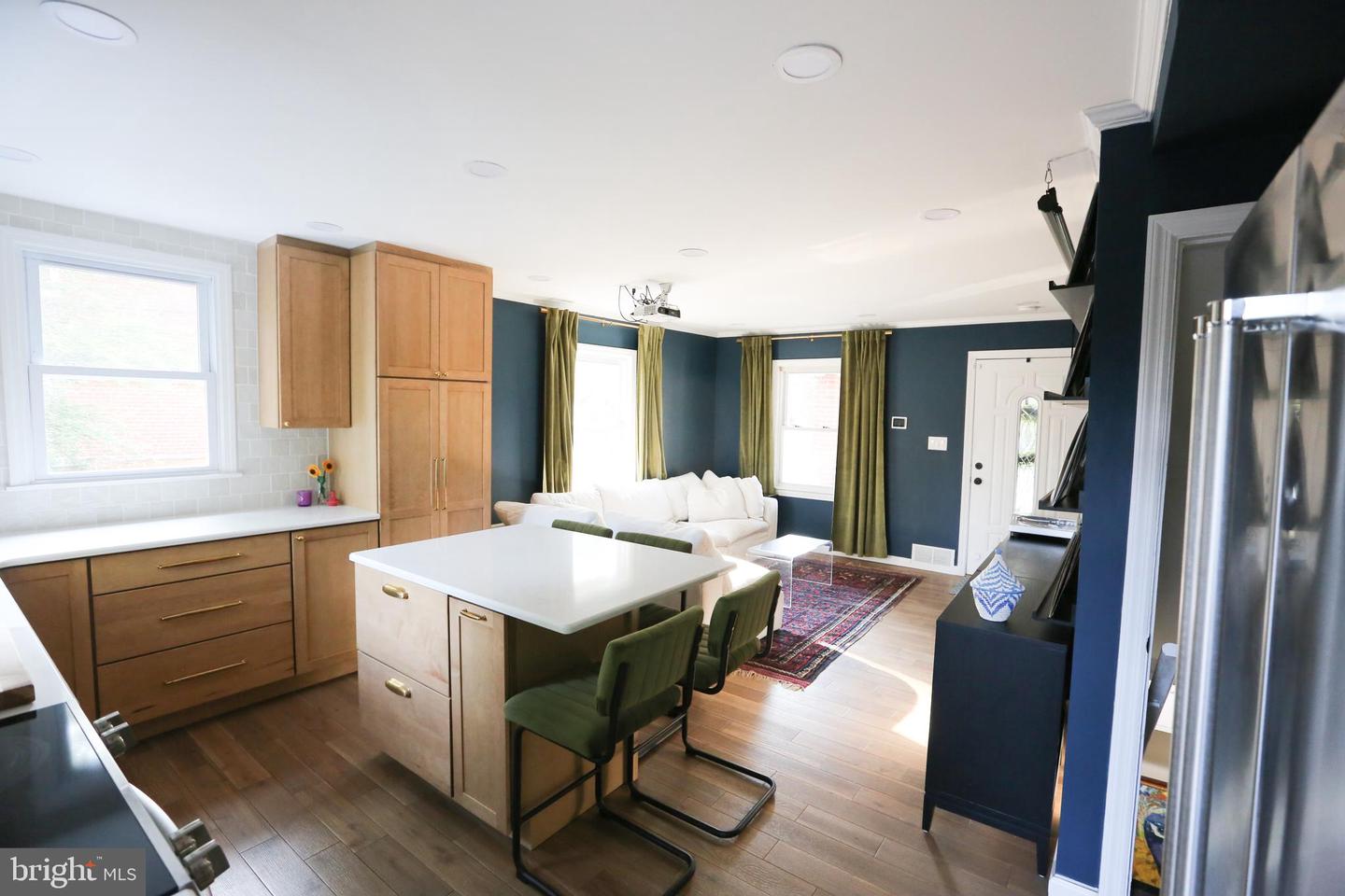 2707 FAIRHAVEN AVE, ALEXANDRIA, Virginia 22303, 2 Bedrooms Bedrooms, ,2 BathroomsBathrooms,Residential,For sale,2707 FAIRHAVEN AVE,VAFX2246002 MLS # VAFX2246002