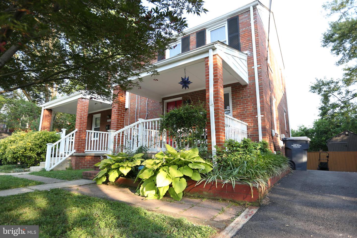 2707 FAIRHAVEN AVE, ALEXANDRIA, Virginia 22303, 2 Bedrooms Bedrooms, ,2 BathroomsBathrooms,Residential,For sale,2707 FAIRHAVEN AVE,VAFX2246002 MLS # VAFX2246002