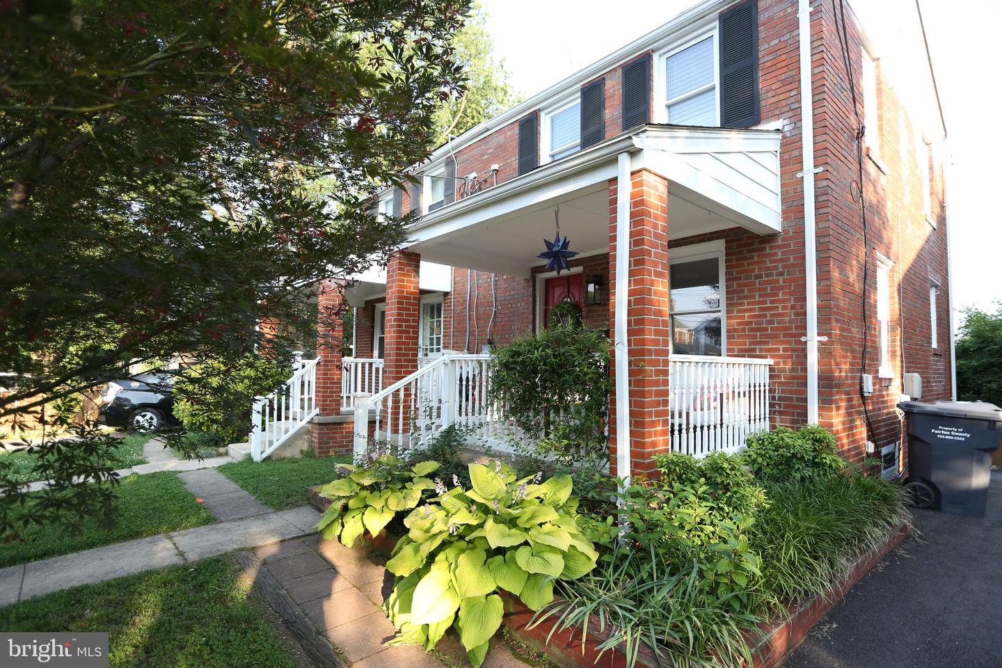 2707 FAIRHAVEN AVE, ALEXANDRIA, Virginia 22303, 2 Bedrooms Bedrooms, ,2 BathroomsBathrooms,Residential,For sale,2707 FAIRHAVEN AVE,VAFX2246002 MLS # VAFX2246002
