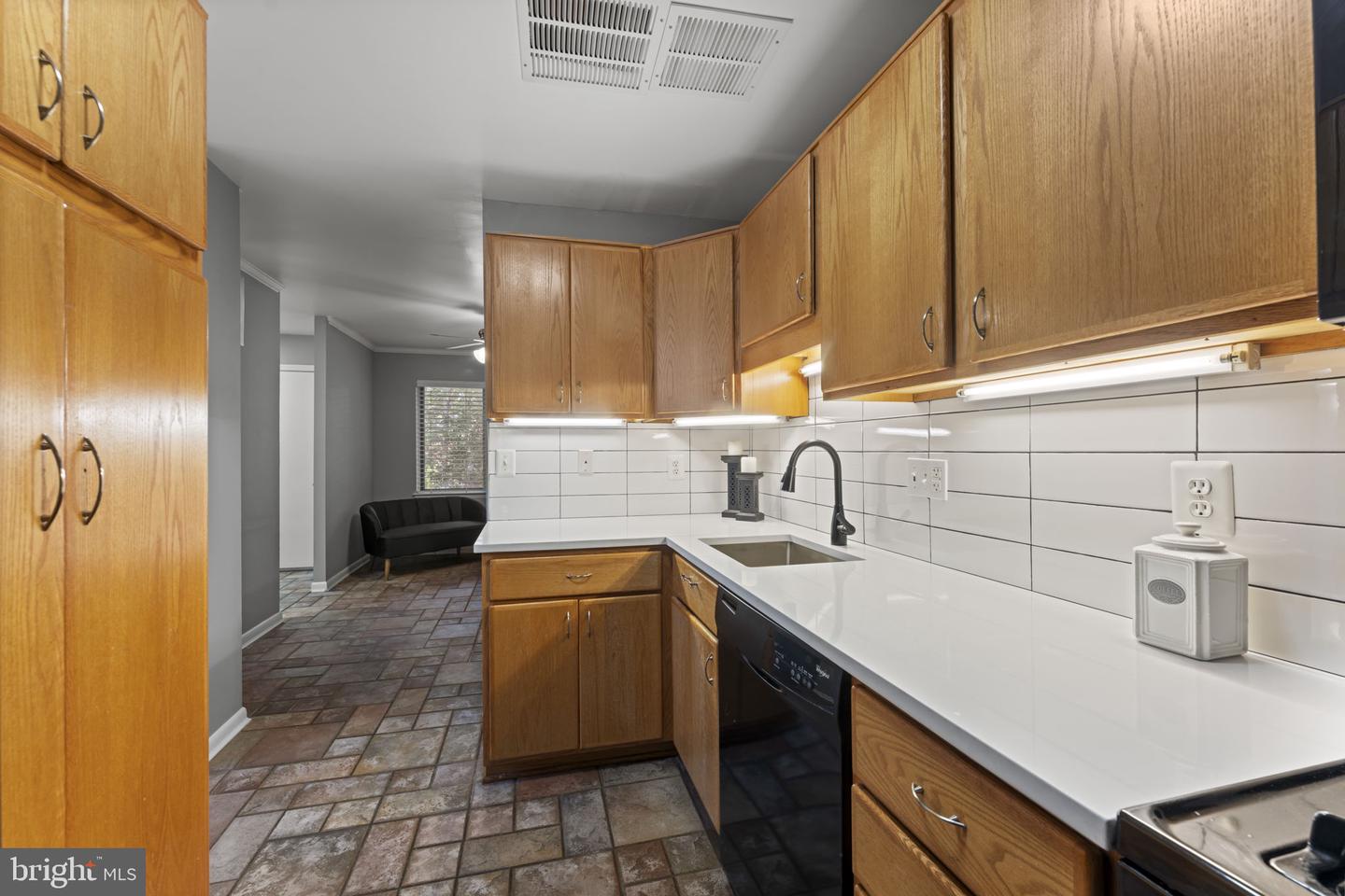 11866 S LAKES CT, RESTON, Virginia 20191, 3 Bedrooms Bedrooms, ,2 BathroomsBathrooms,Residential,For sale,11866 S LAKES CT,VAFX2246110 MLS # VAFX2246110