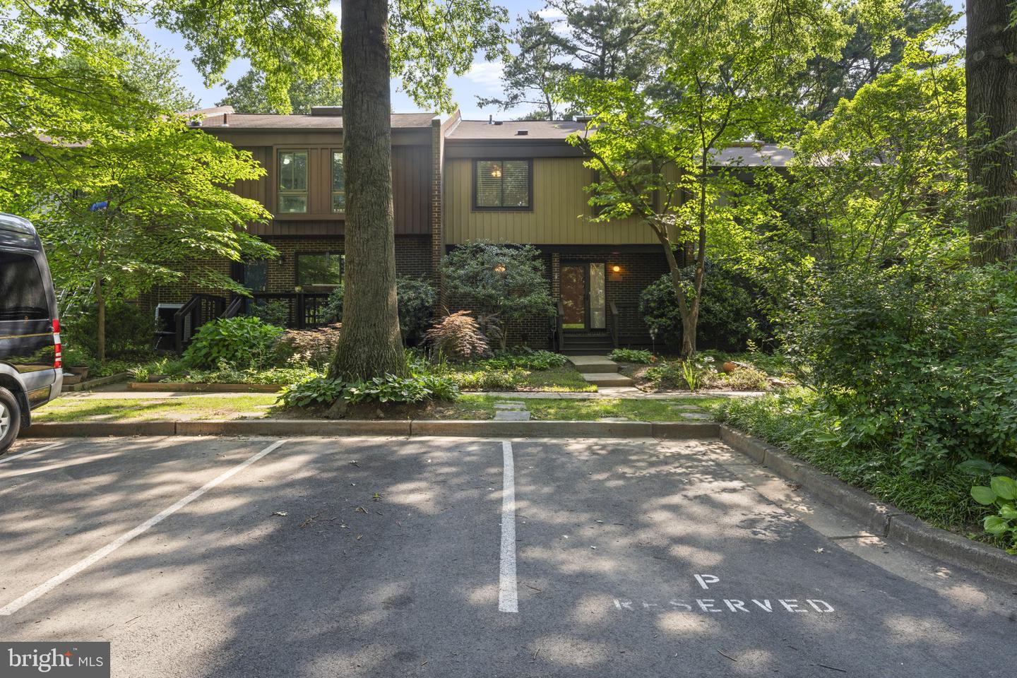 11866 S LAKES CT, RESTON, Virginia 20191, 3 Bedrooms Bedrooms, ,2 BathroomsBathrooms,Residential,For sale,11866 S LAKES CT,VAFX2246110 MLS # VAFX2246110