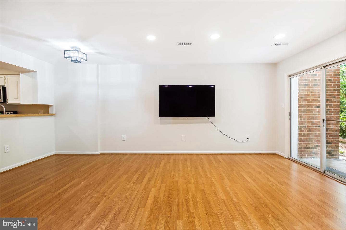 3744-A MADISON LN, FALLS CHURCH, Virginia 22041, 2 Bedrooms Bedrooms, ,2 BathroomsBathrooms,Residential,For sale,3744-A MADISON LN,VAFX2245852 MLS # VAFX2245852
