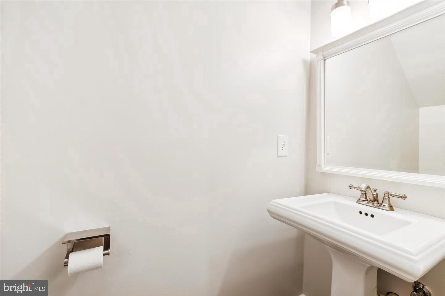 3744-A MADISON LN, FALLS CHURCH, Virginia 22041, 2 Bedrooms Bedrooms, ,2 BathroomsBathrooms,Residential,For sale,3744-A MADISON LN,VAFX2245852 MLS # VAFX2245852