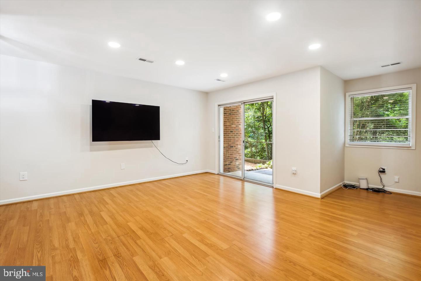 3744-A MADISON LN, FALLS CHURCH, Virginia 22041, 2 Bedrooms Bedrooms, ,2 BathroomsBathrooms,Residential,For sale,3744-A MADISON LN,VAFX2245852 MLS # VAFX2245852