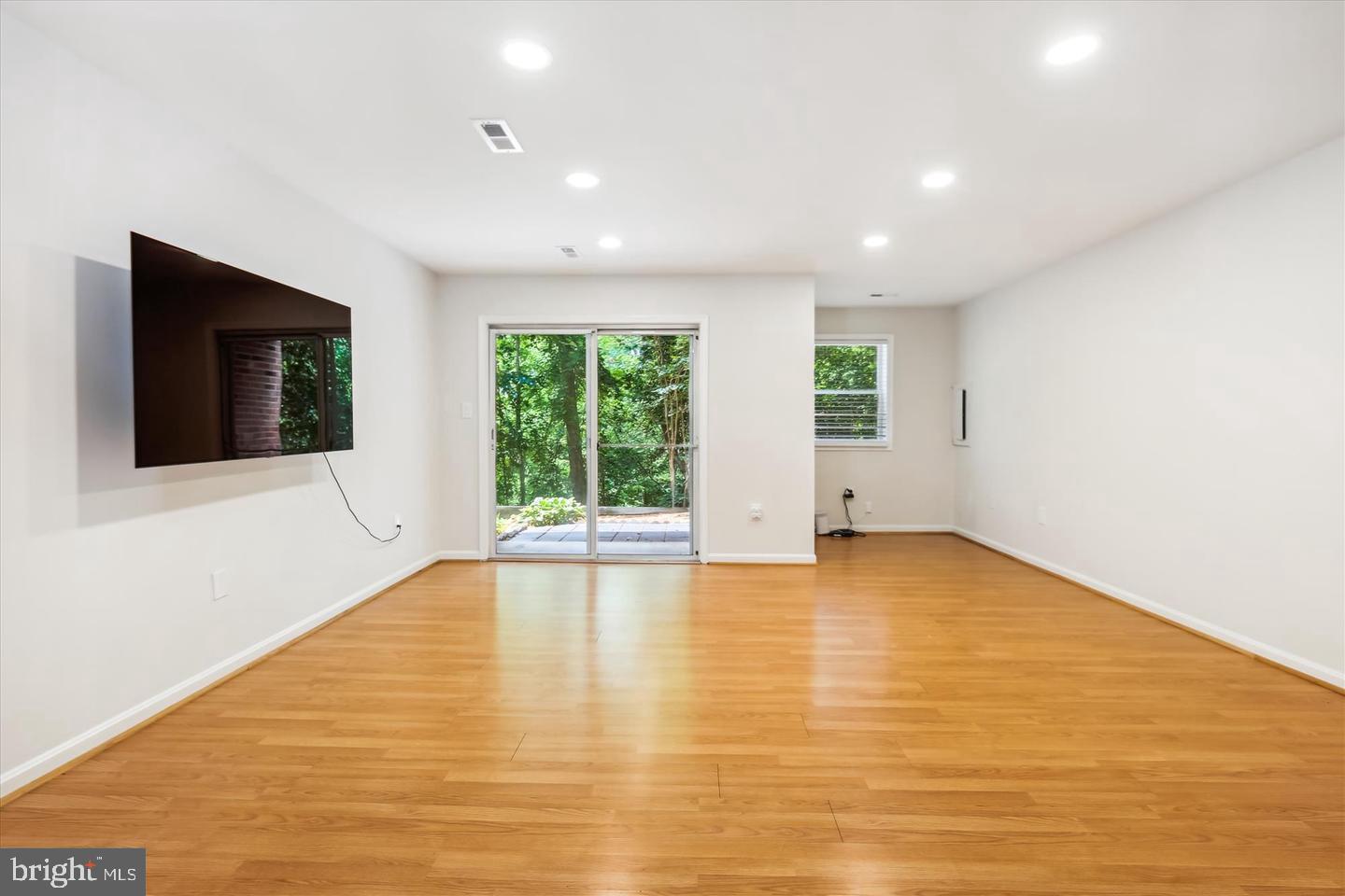 3744-A MADISON LN, FALLS CHURCH, Virginia 22041, 2 Bedrooms Bedrooms, ,2 BathroomsBathrooms,Residential,For sale,3744-A MADISON LN,VAFX2245852 MLS # VAFX2245852