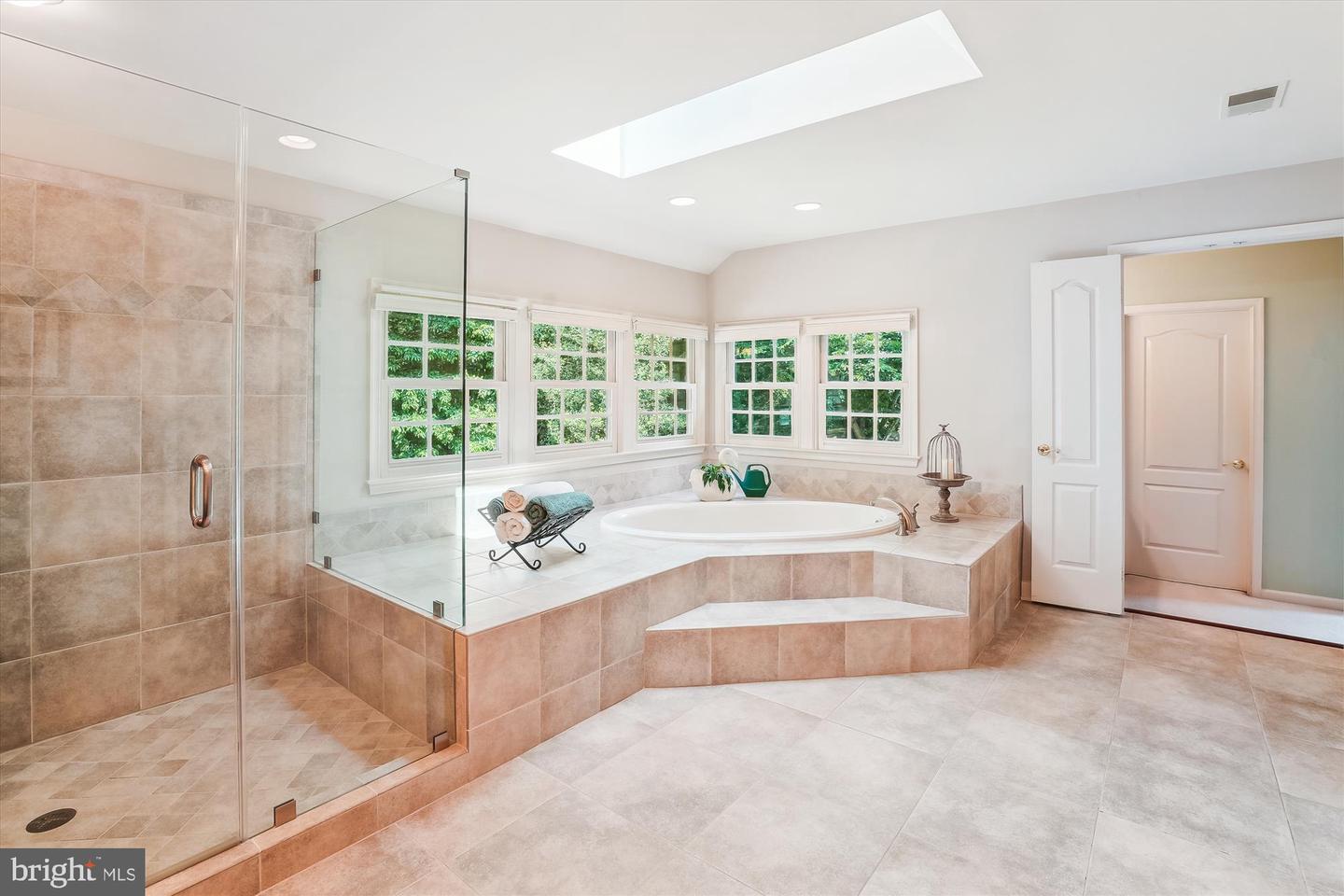 9111 OAK CHASE CT, FAIRFAX STATION, Virginia 22039, 4 Bedrooms Bedrooms, ,3 BathroomsBathrooms,Residential,For sale,9111 OAK CHASE CT,VAFX2245910 MLS # VAFX2245910