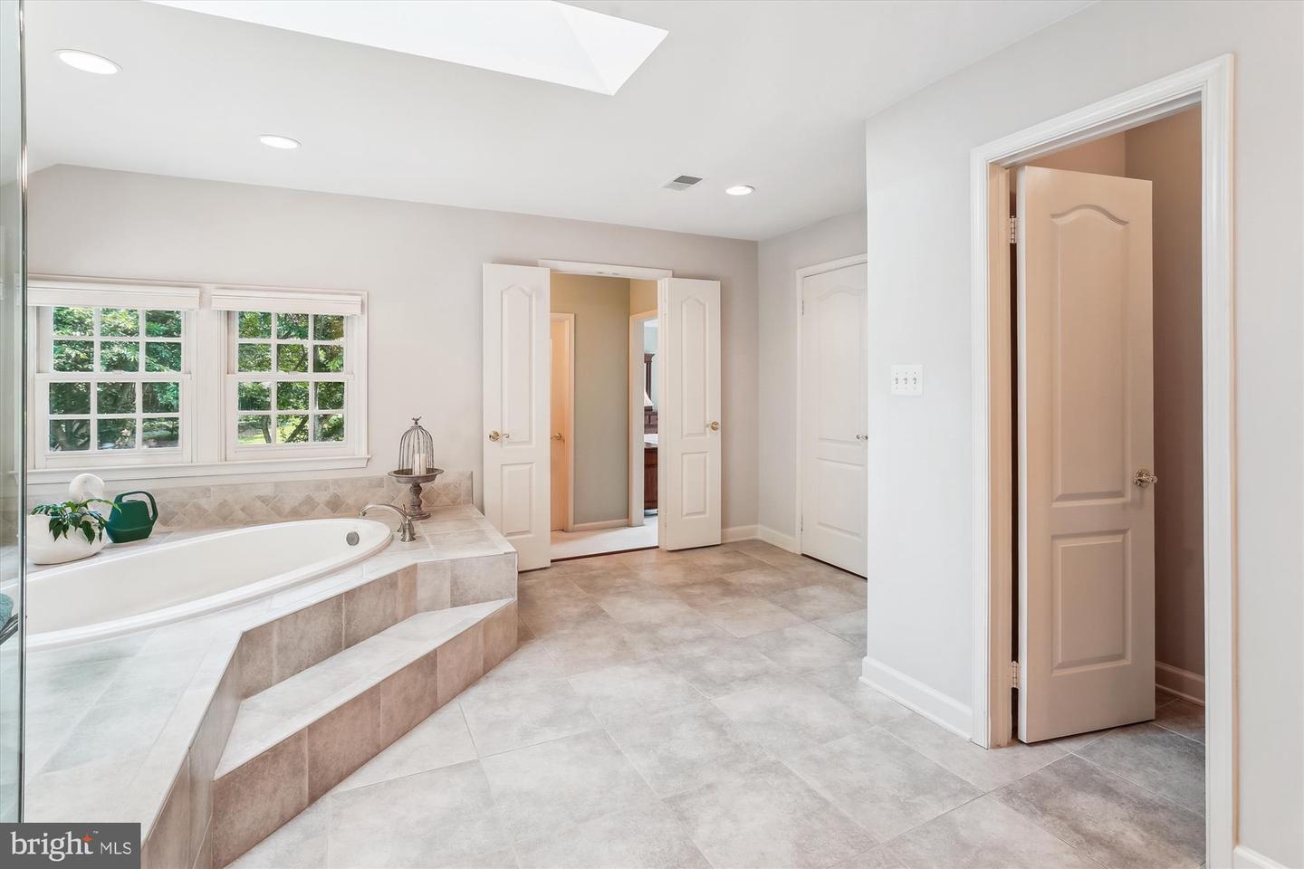 9111 OAK CHASE CT, FAIRFAX STATION, Virginia 22039, 4 Bedrooms Bedrooms, ,3 BathroomsBathrooms,Residential,For sale,9111 OAK CHASE CT,VAFX2245910 MLS # VAFX2245910