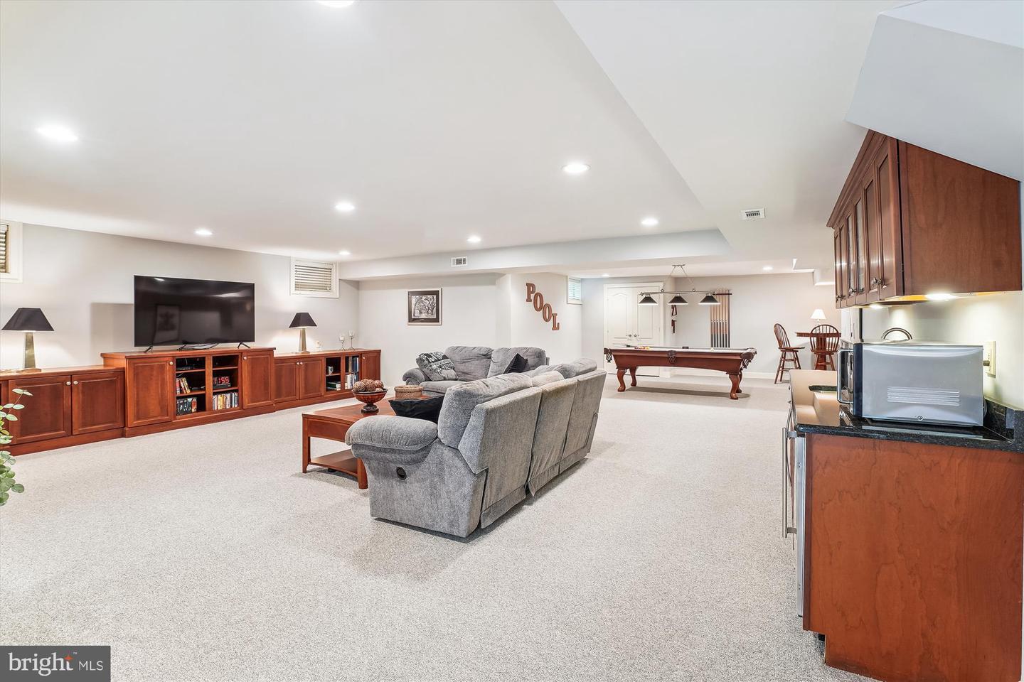 9111 OAK CHASE CT, FAIRFAX STATION, Virginia 22039, 4 Bedrooms Bedrooms, ,3 BathroomsBathrooms,Residential,For sale,9111 OAK CHASE CT,VAFX2245910 MLS # VAFX2245910