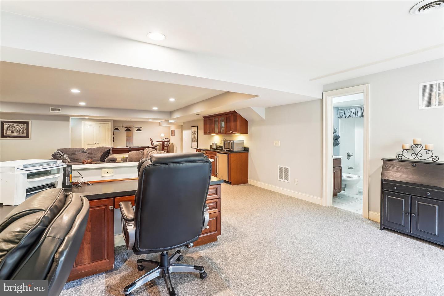 9111 OAK CHASE CT, FAIRFAX STATION, Virginia 22039, 4 Bedrooms Bedrooms, ,3 BathroomsBathrooms,Residential,For sale,9111 OAK CHASE CT,VAFX2245910 MLS # VAFX2245910
