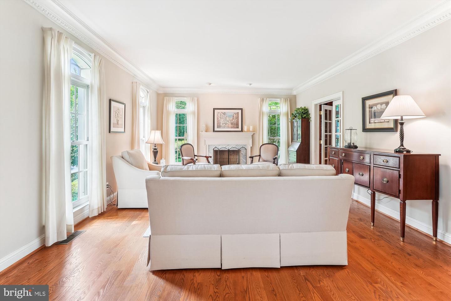 9111 OAK CHASE CT, FAIRFAX STATION, Virginia 22039, 4 Bedrooms Bedrooms, ,3 BathroomsBathrooms,Residential,For sale,9111 OAK CHASE CT,VAFX2245910 MLS # VAFX2245910