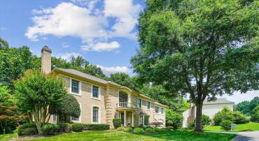 9111 OAK CHASE CT, FAIRFAX STATION, Virginia 22039, 4 Bedrooms Bedrooms, ,3 BathroomsBathrooms,Residential,For sale,9111 OAK CHASE CT,VAFX2245910 MLS # VAFX2245910