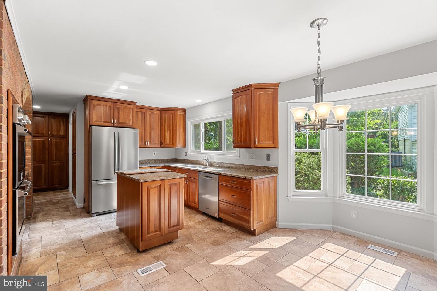 6015 FOREST RUN DR, CLIFTON, Virginia 20124, 4 Bedrooms Bedrooms, ,2 BathroomsBathrooms,Residential,For sale,6015 FOREST RUN DR,VAFX2246018 MLS # VAFX2246018