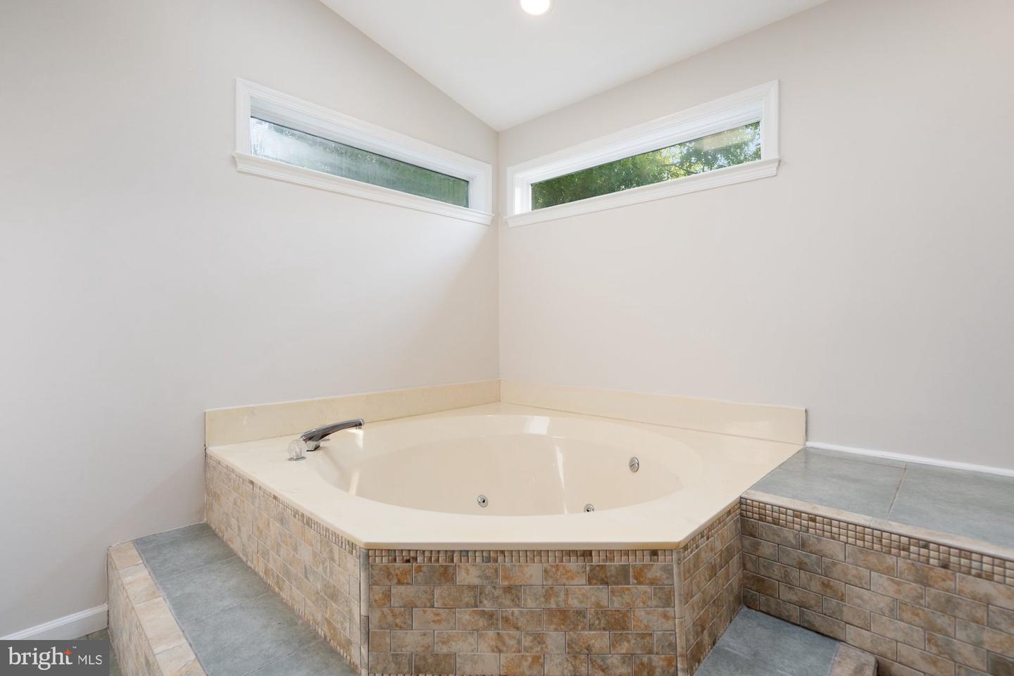 6015 FOREST RUN DR, CLIFTON, Virginia 20124, 4 Bedrooms Bedrooms, ,2 BathroomsBathrooms,Residential,For sale,6015 FOREST RUN DR,VAFX2246018 MLS # VAFX2246018