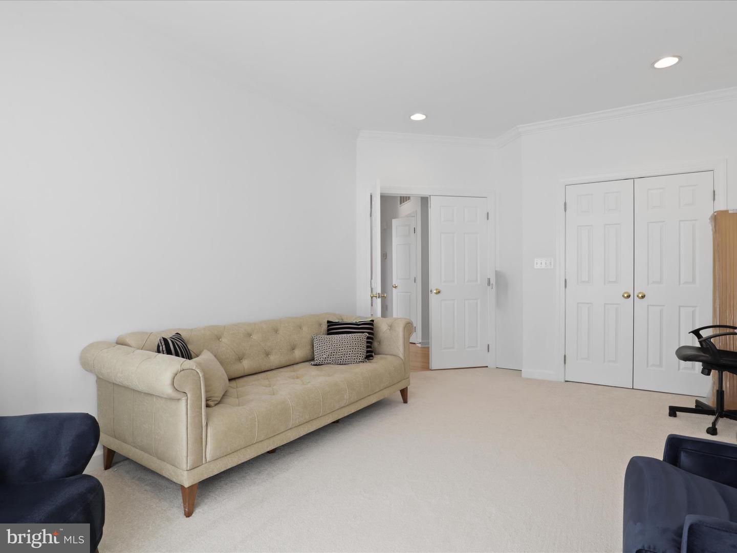 25738 S VILLAGE DR, CHANTILLY, Virginia 20152, 5 Bedrooms Bedrooms, ,4 BathroomsBathrooms,Residential,For sale,25738 S VILLAGE DR,VALO2099028 MLS # VALO2099028