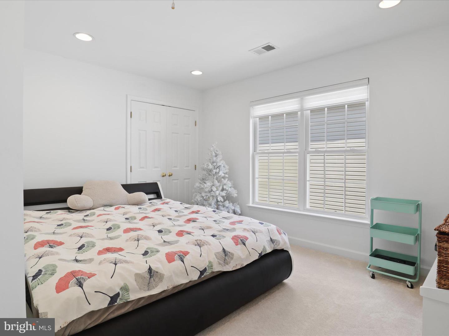 25738 S VILLAGE DR, CHANTILLY, Virginia 20152, 5 Bedrooms Bedrooms, ,4 BathroomsBathrooms,Residential,For sale,25738 S VILLAGE DR,VALO2099028 MLS # VALO2099028