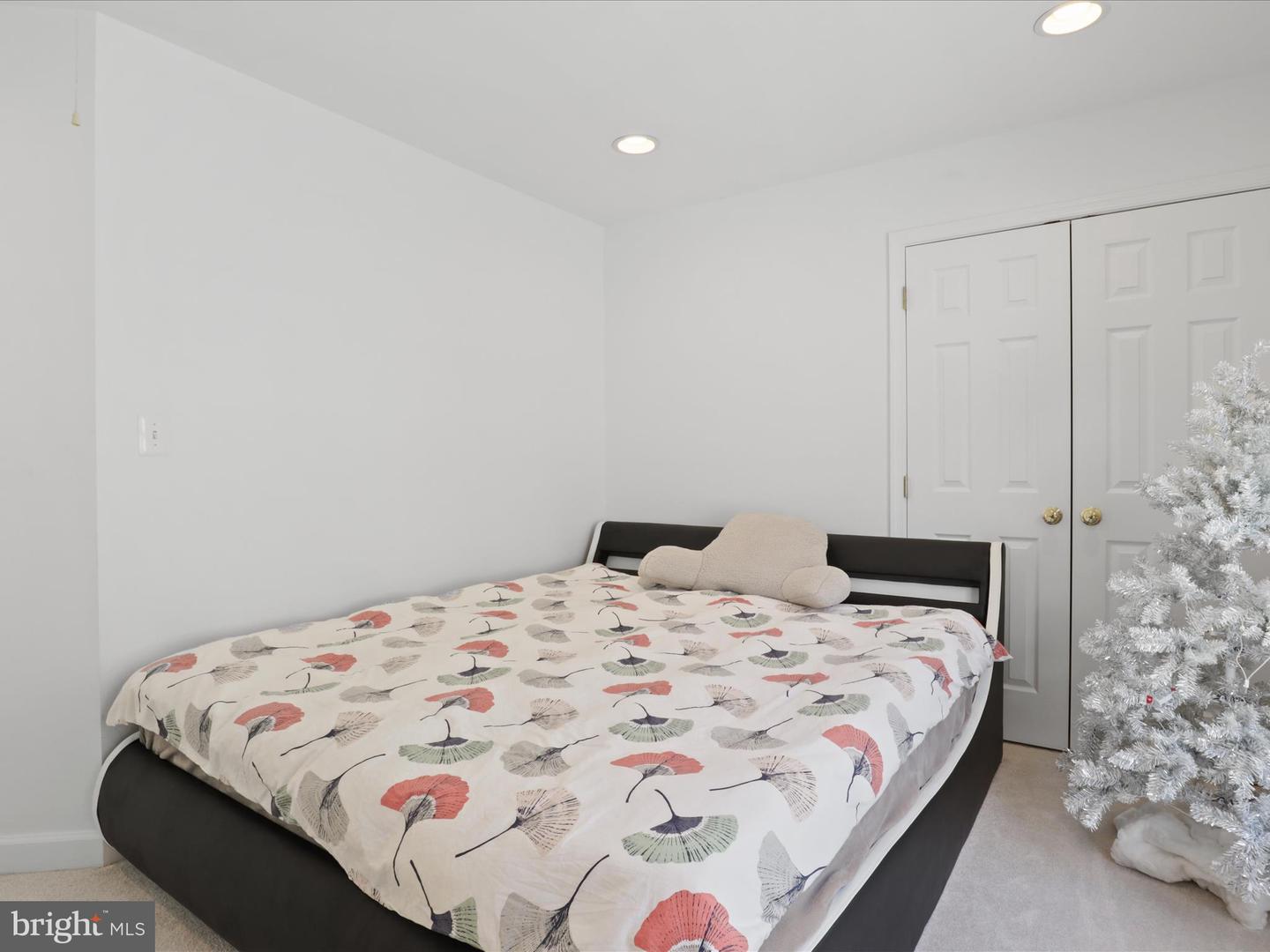 25738 S VILLAGE DR, CHANTILLY, Virginia 20152, 5 Bedrooms Bedrooms, ,4 BathroomsBathrooms,Residential,For sale,25738 S VILLAGE DR,VALO2099028 MLS # VALO2099028