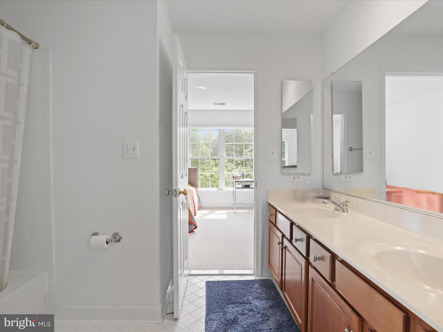 25738 S VILLAGE DR, CHANTILLY, Virginia 20152, 5 Bedrooms Bedrooms, ,4 BathroomsBathrooms,Residential,For sale,25738 S VILLAGE DR,VALO2099028 MLS # VALO2099028