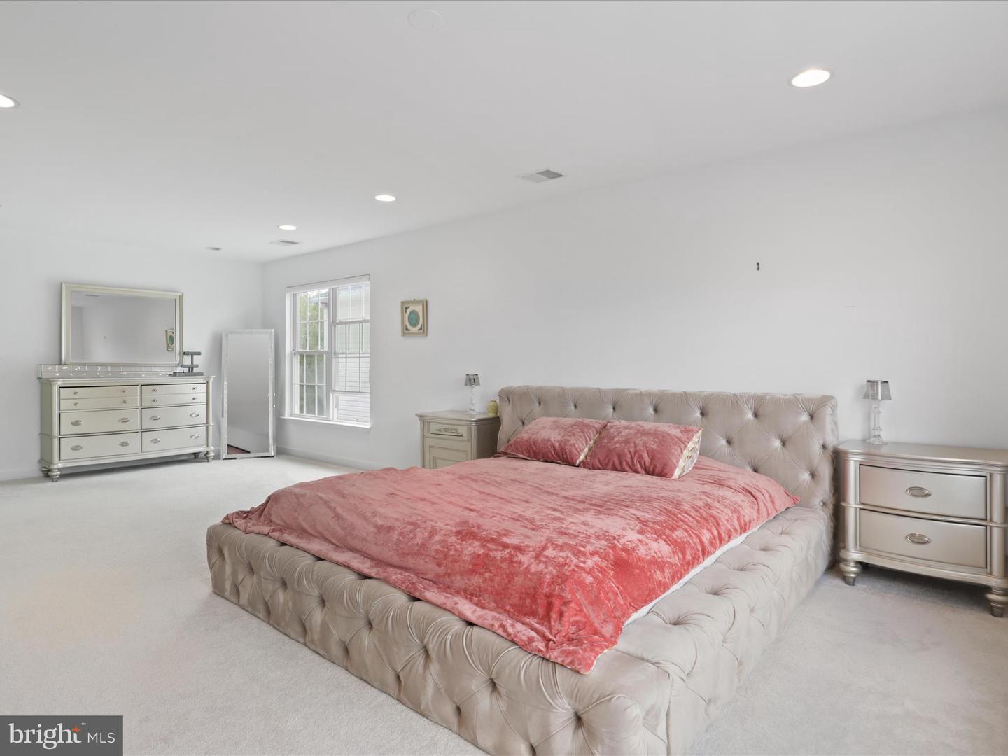 25738 S VILLAGE DR, CHANTILLY, Virginia 20152, 5 Bedrooms Bedrooms, ,4 BathroomsBathrooms,Residential,For sale,25738 S VILLAGE DR,VALO2099028 MLS # VALO2099028