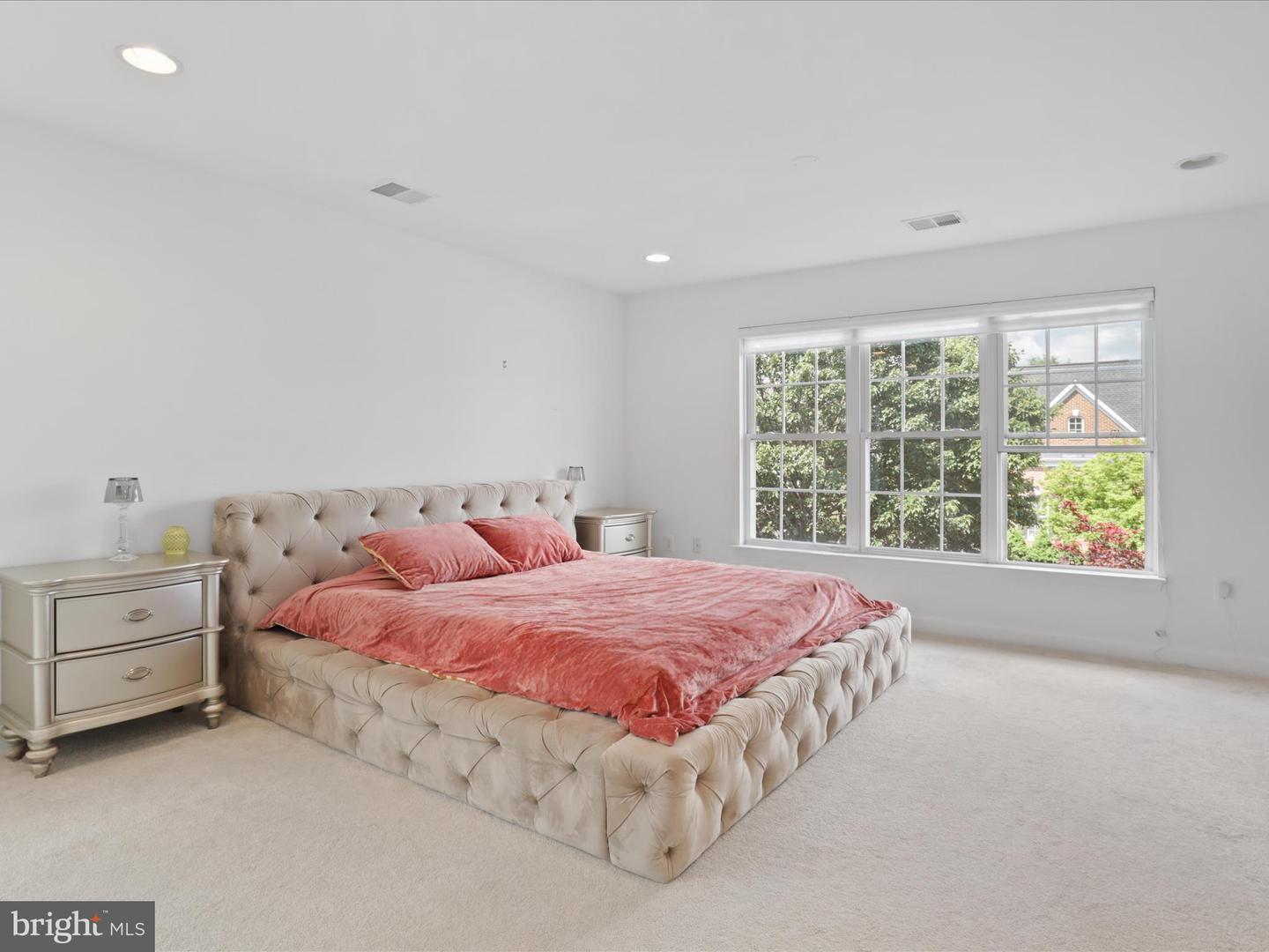25738 S VILLAGE DR, CHANTILLY, Virginia 20152, 5 Bedrooms Bedrooms, ,4 BathroomsBathrooms,Residential,For sale,25738 S VILLAGE DR,VALO2099028 MLS # VALO2099028